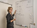 Eemsdelta legt uit op een whiteboard